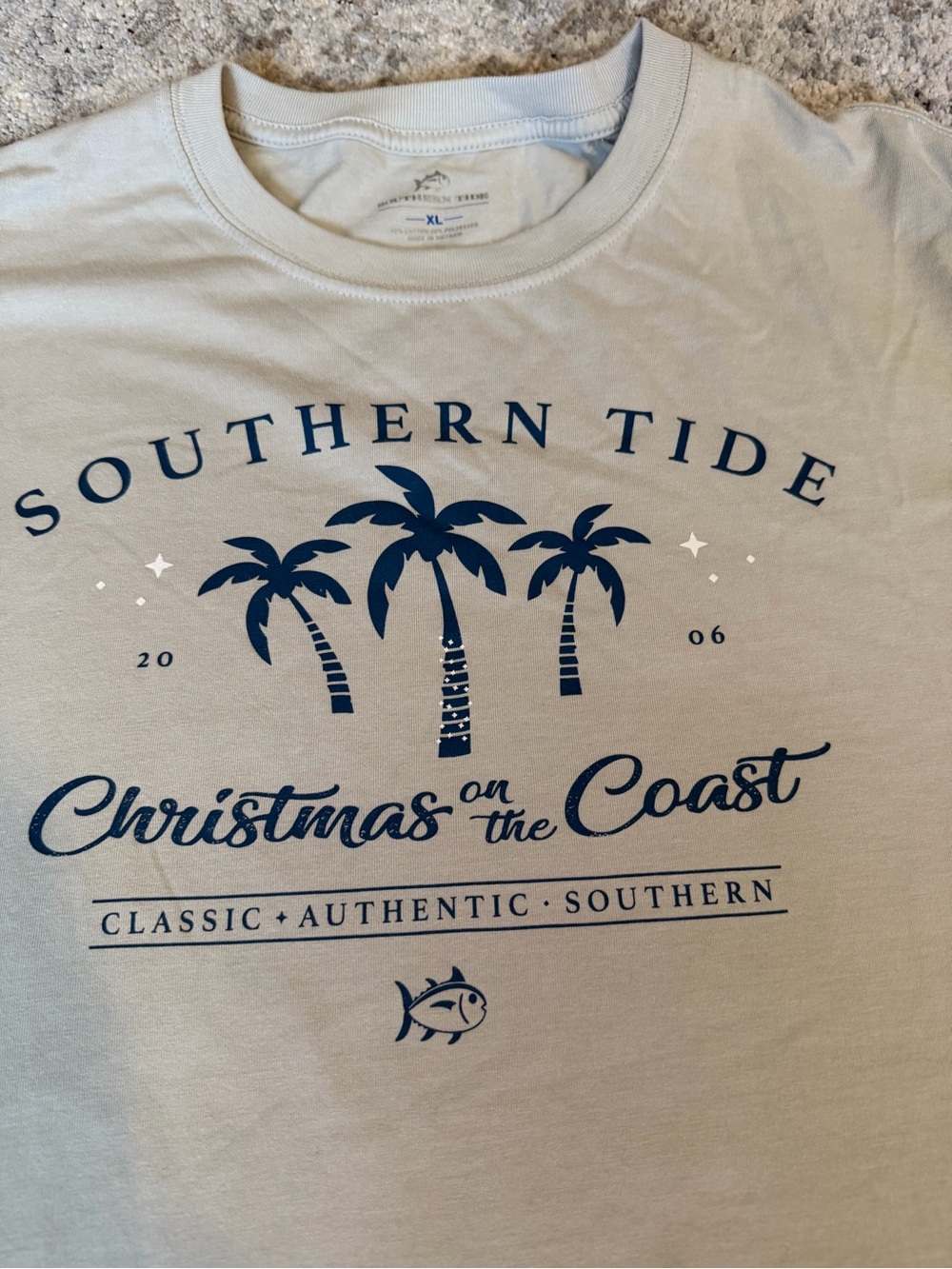 Southern Tide Men's Light Gray Graphic Tee with Navy Palm Print